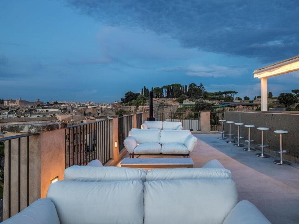 Картинка Rhinoceros Roma 5*