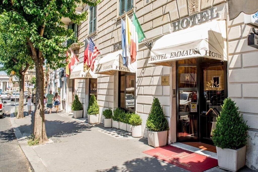 Готель Hotel Emmaus 3*