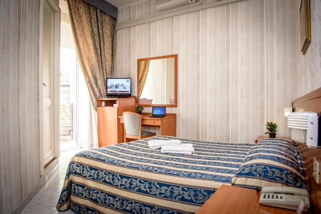 Фото Hotel Emmaus 3*