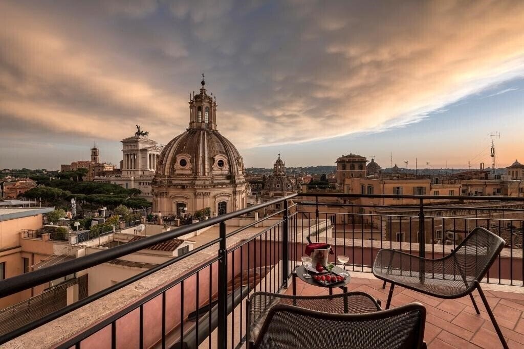 Готель H10 Palazzo Galla 4*