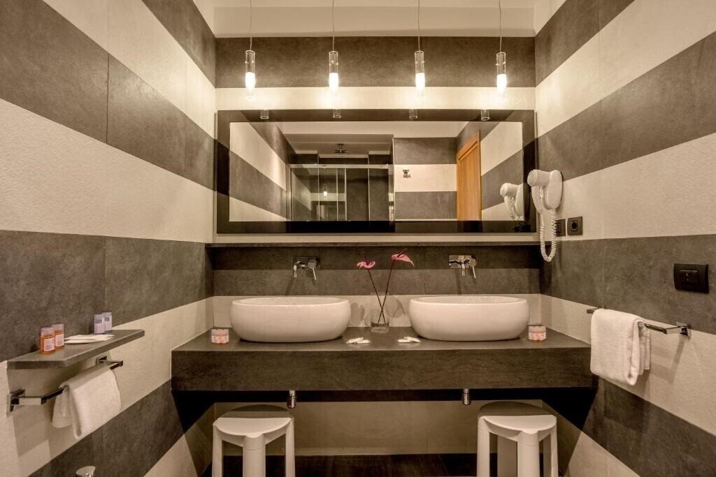 Картинка Royal Court 4*