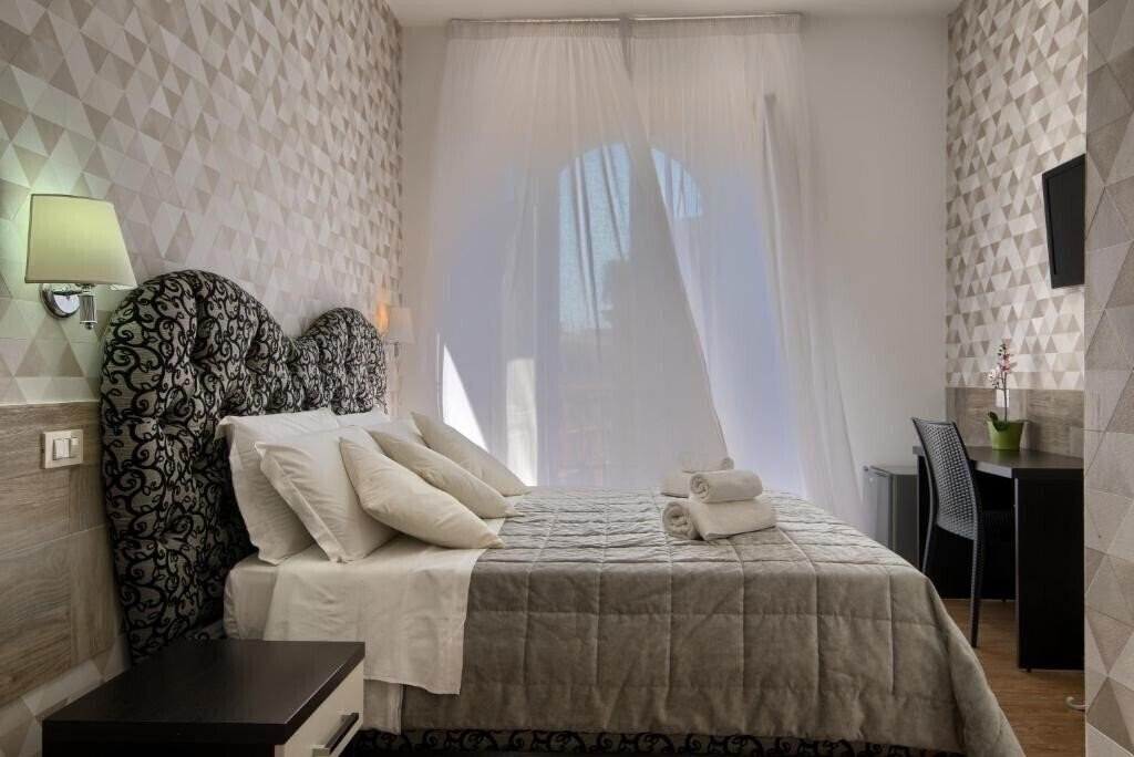 Отель Domus Pietro Inn 3*