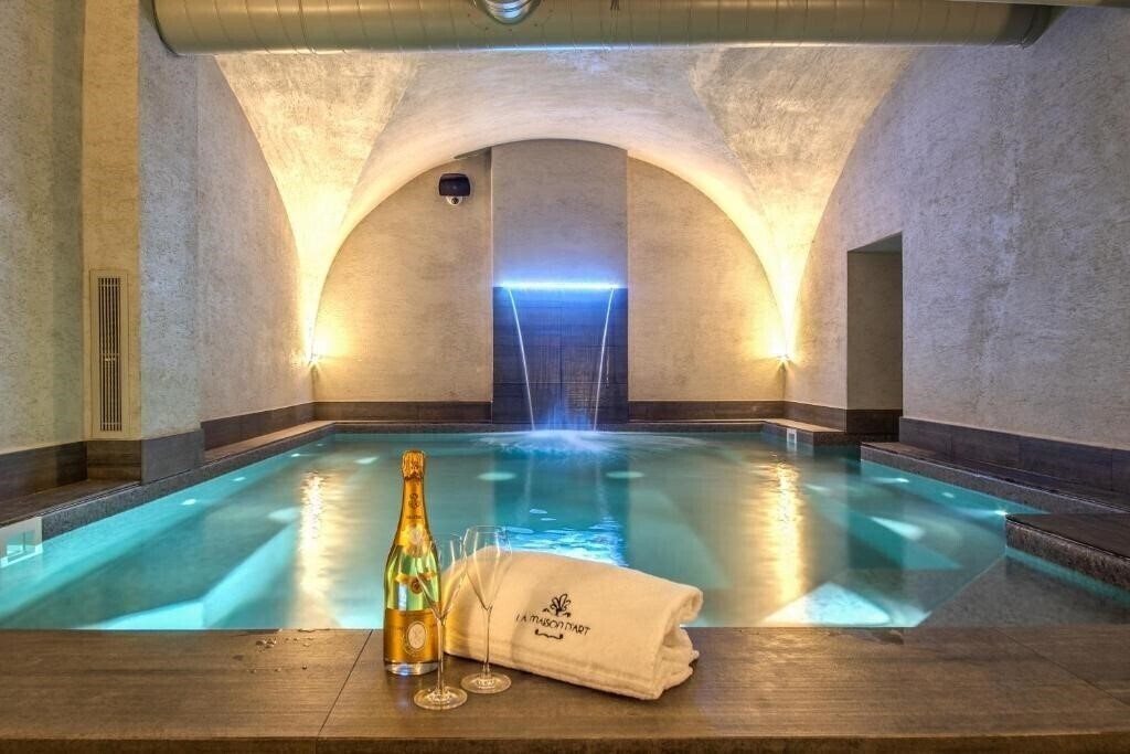 Готель Hotel 77 Seventy-Seven 4*
