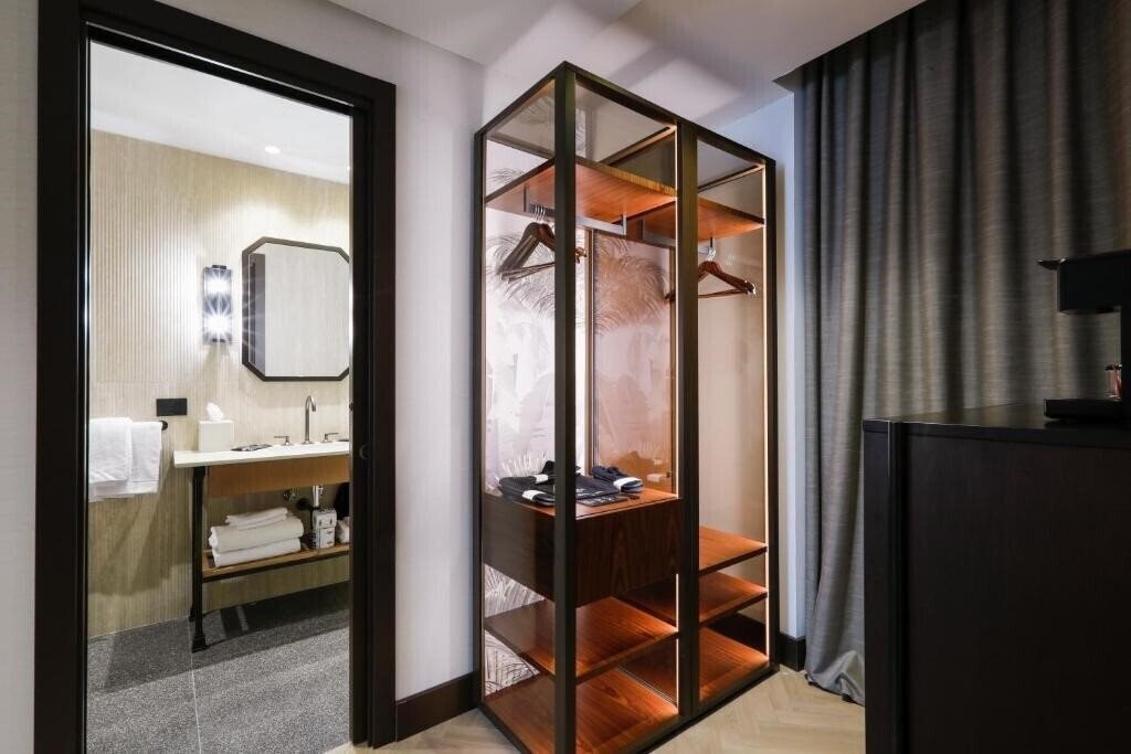 Фотографія Circle6 Rome 4*