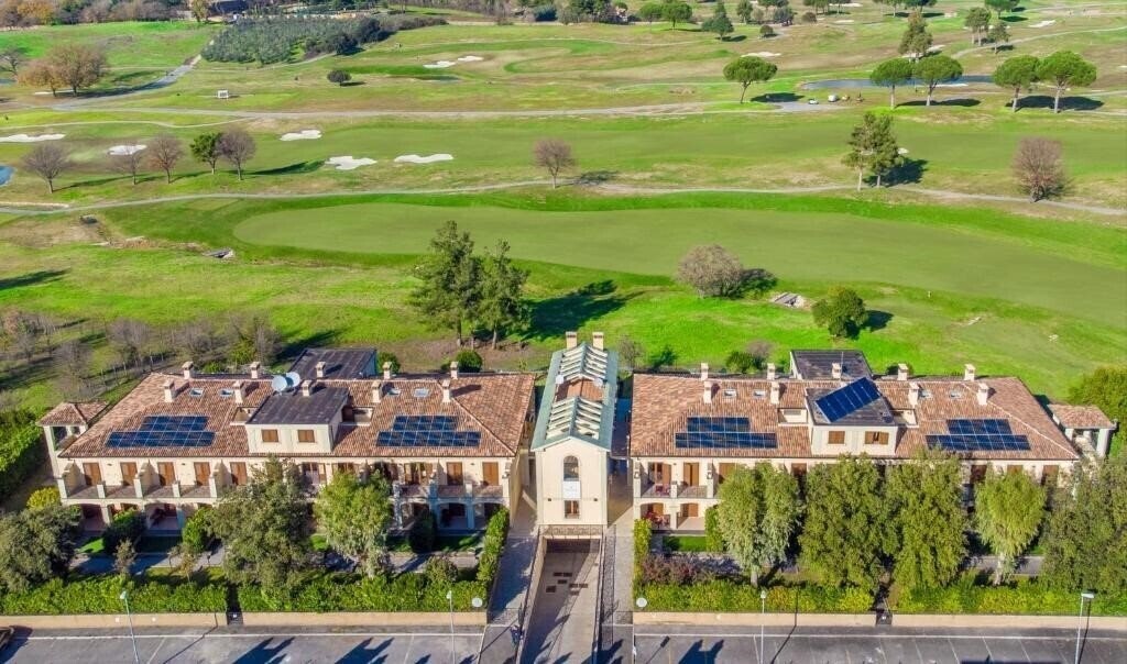 Отель Carpediem Roma Golf Club 4*