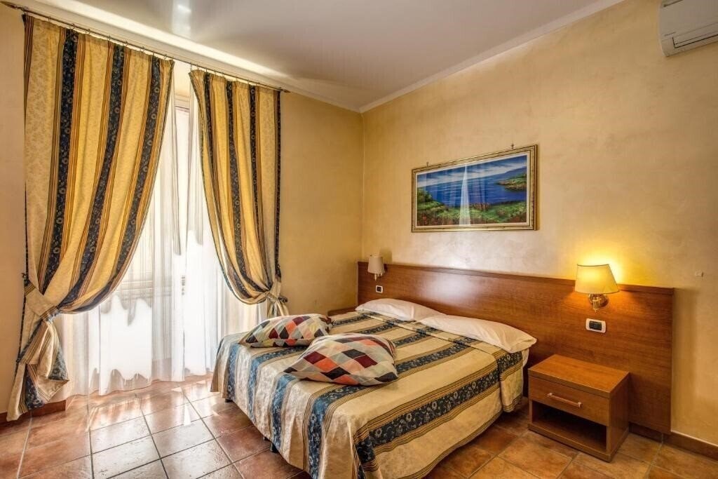 Фото Hotel Maryelen 3*