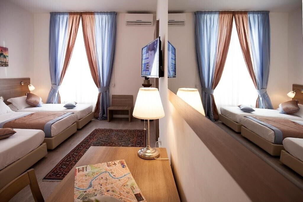 Фото Roman Holidays nel Cuore dell'Impero 3*