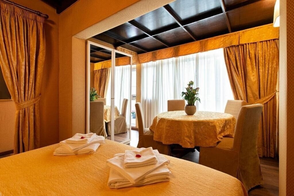 Готель Canova Rooms In Spanish Steps 3*