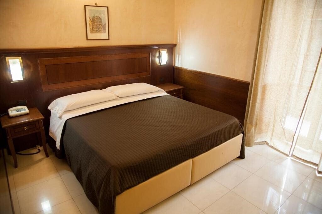 Готель Hotel Robinson 2*