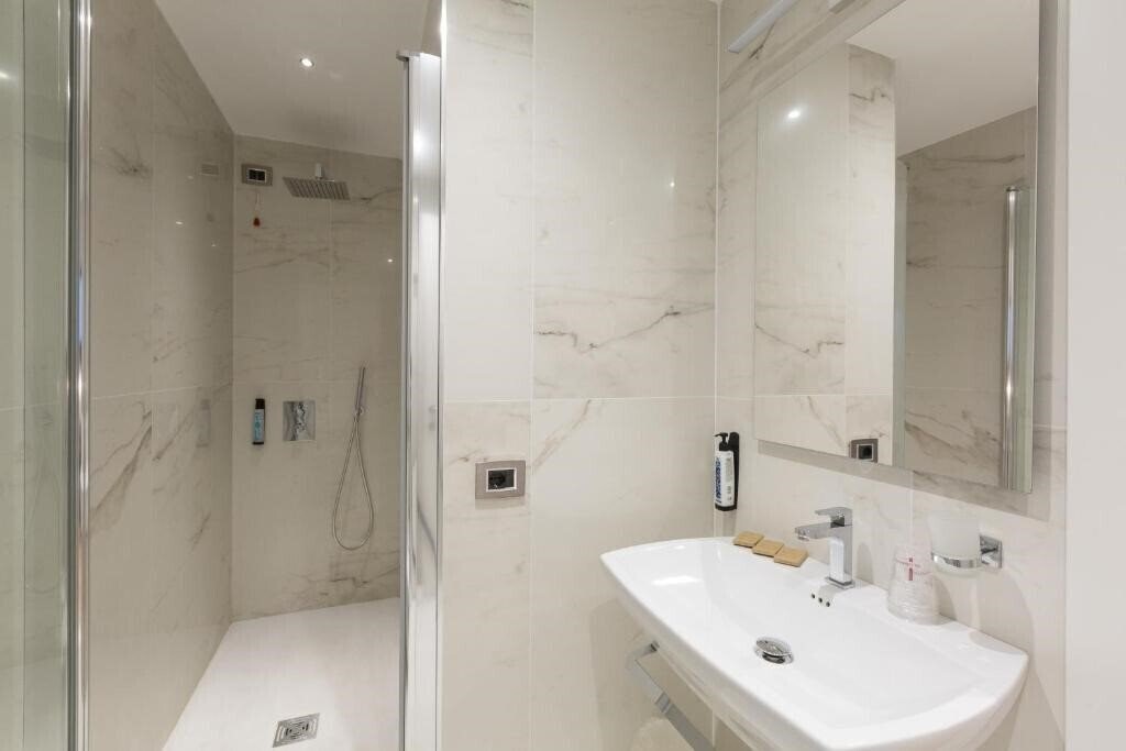 Фотографія Floris Hotel 3*