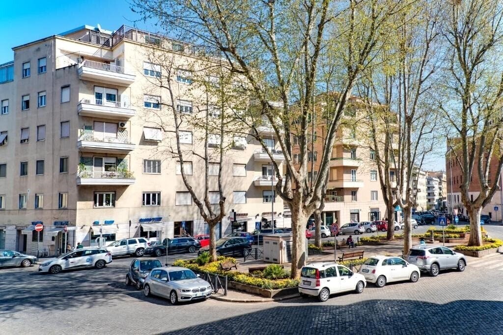 Отель Comfort Rooms Piazza Mariano Armellini 3*