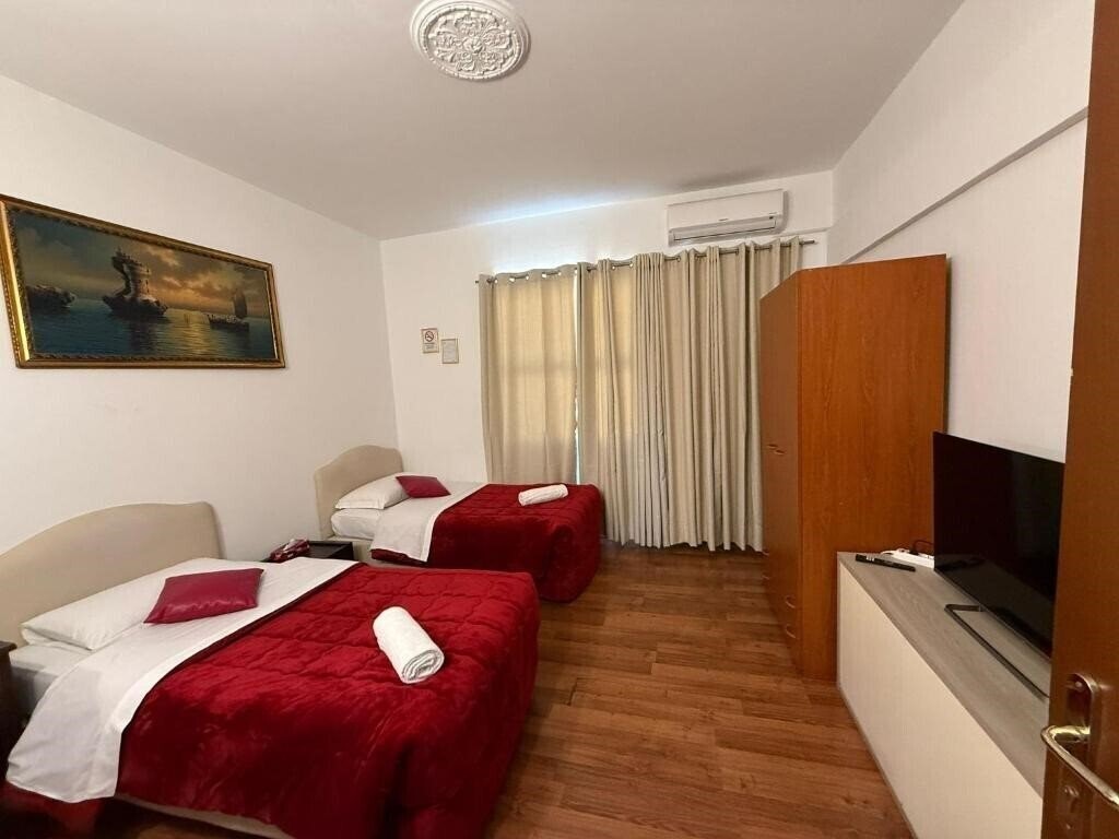 Готель Two Ducks Hostel 2*