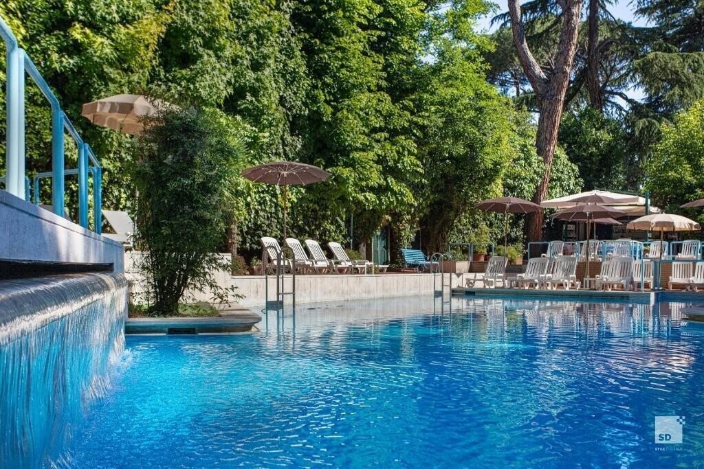 Готель Aldrovandi Residence City Suites 4*