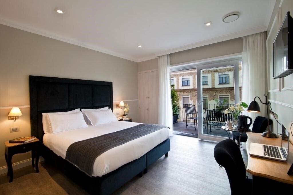 Фотографія Seven Suites 4*