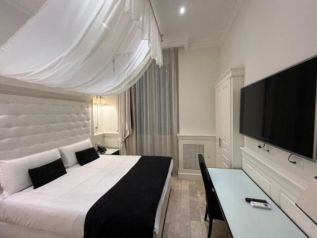 Отель Hotel dei Quiriti Suite 3*