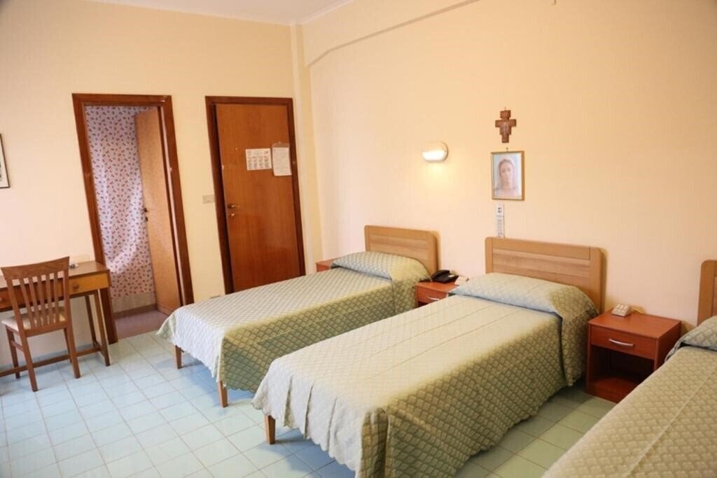 Готель Casa Piccole Ancelle di Cristo Re 3*