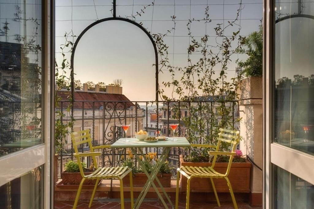 Готель Tritone Top House 4*