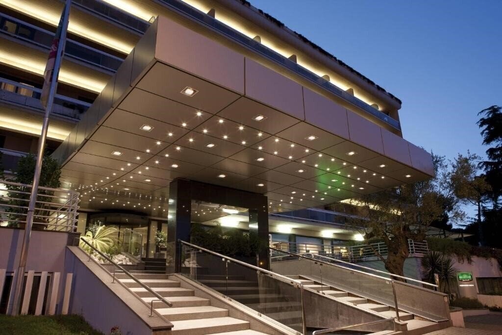 Готель Courtyard by Marriott Rome Central Park 4*