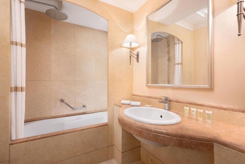 Зображення Courtyard by Marriott Rome Central Park 4*