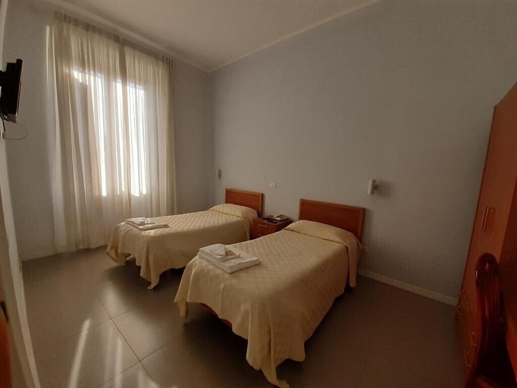 Фото Ostello Villa Monte Mario 3*