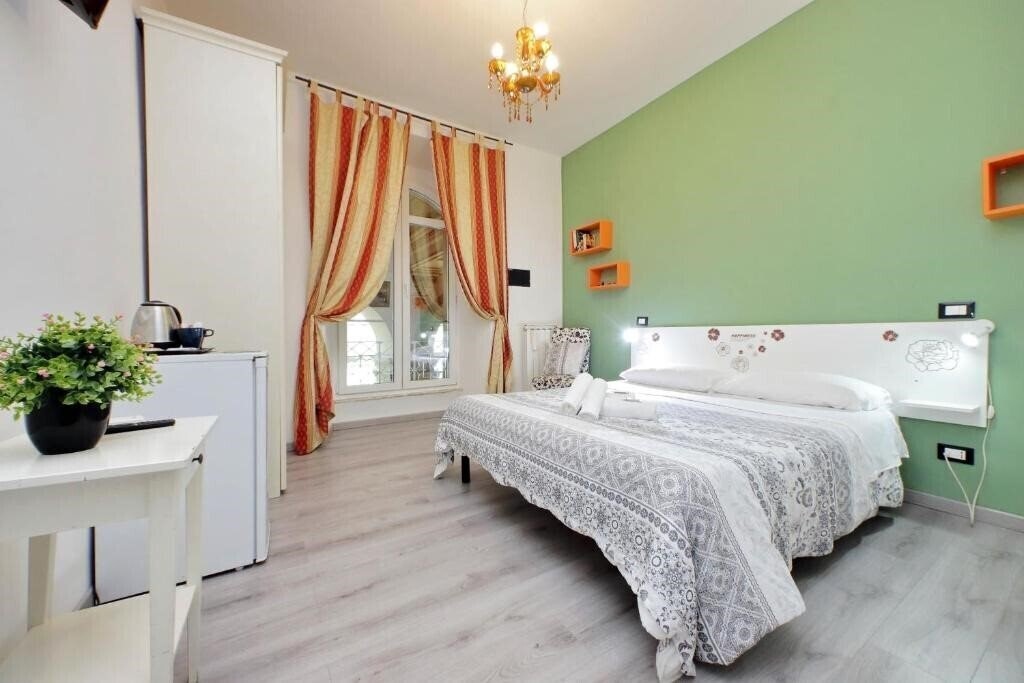 Отель Lucky Holiday Rooms 3*
