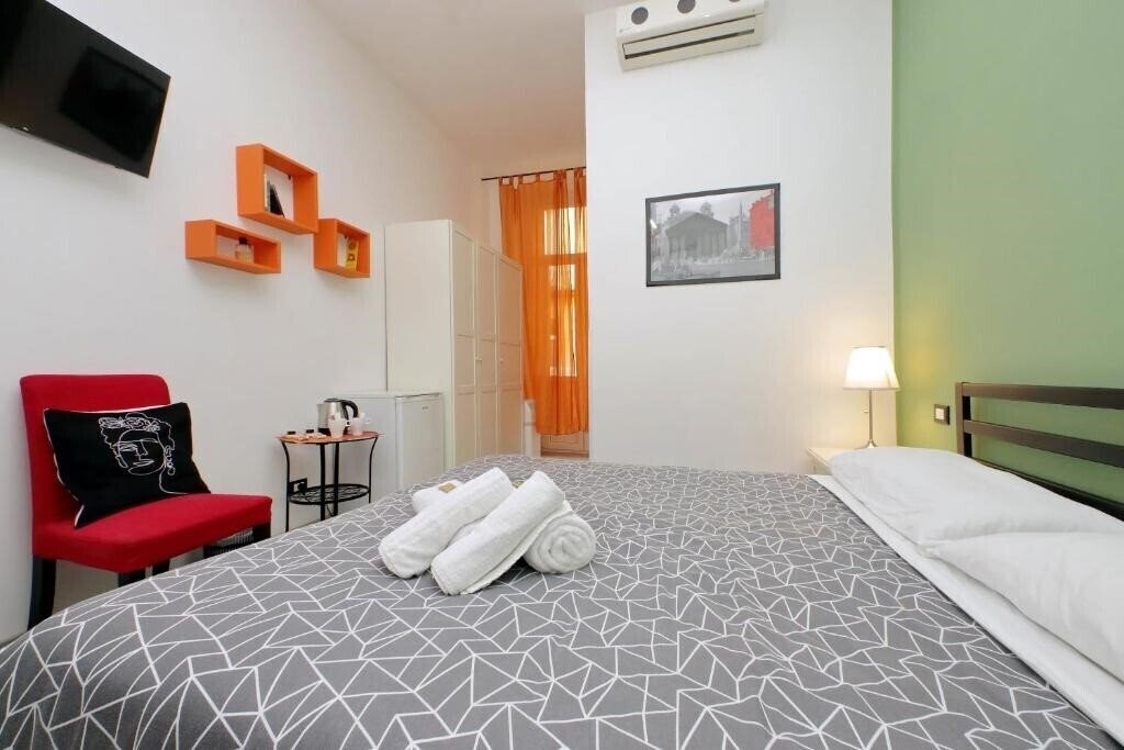 Фото Lucky Holiday Rooms 3*