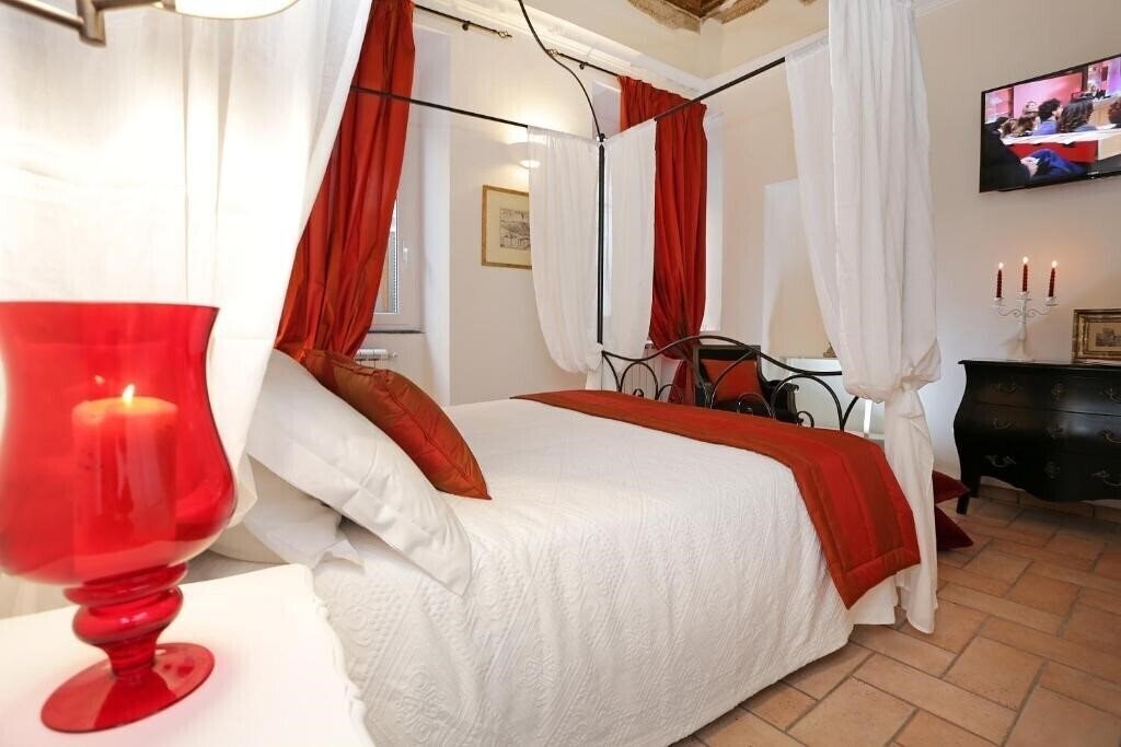 Фото Madonna de' Monti Suites 3*