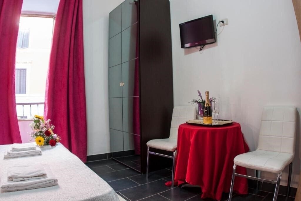 Картинка Gio Suites 2*