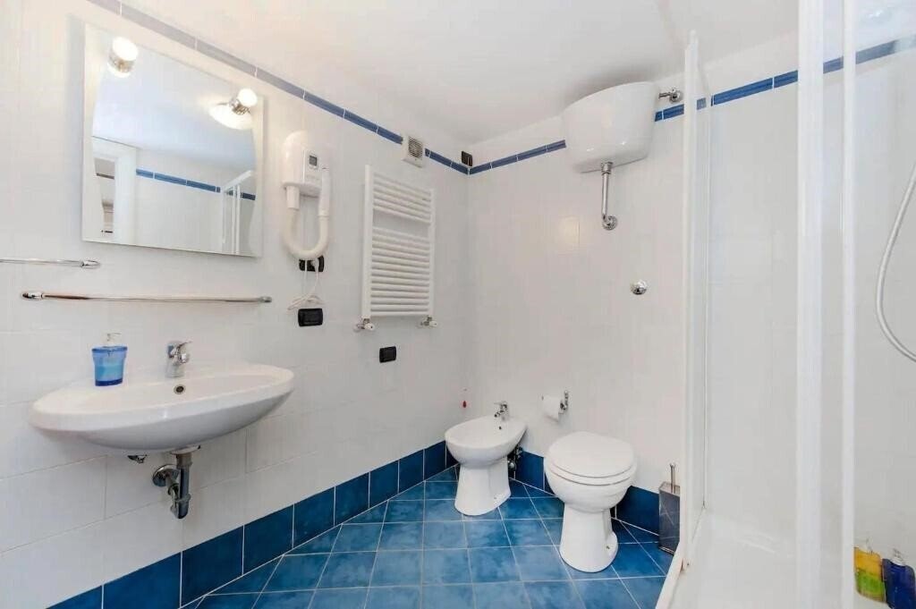 Фотографія Sixtythree Guesthouse 2*
