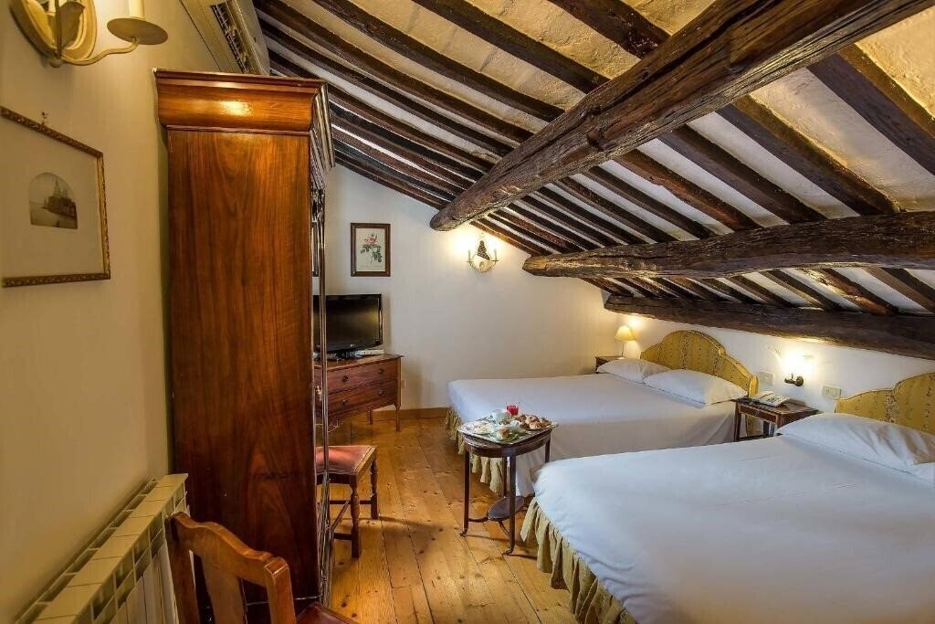 Фото Hotel Fontana 3*