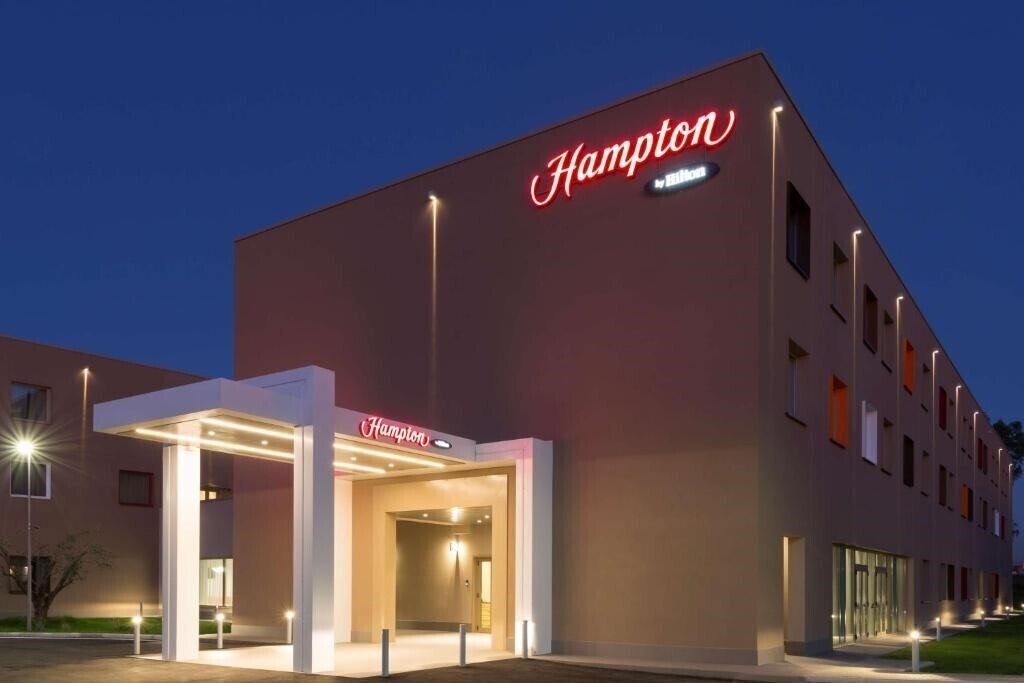 Готель Hampton by Hilton Rome East 3*