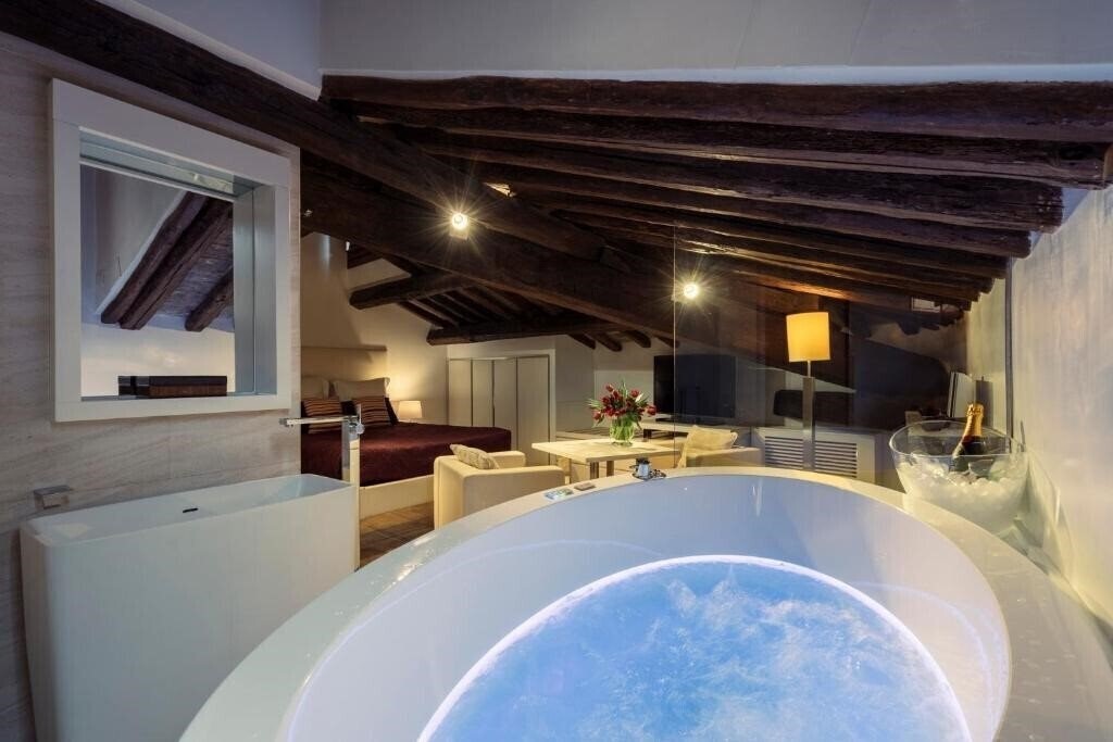 Отель Gigli Doro Suite 3*