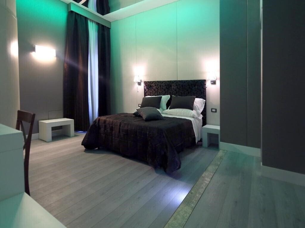 Готель Piccolo di Piazza di Spagna Suites 3*