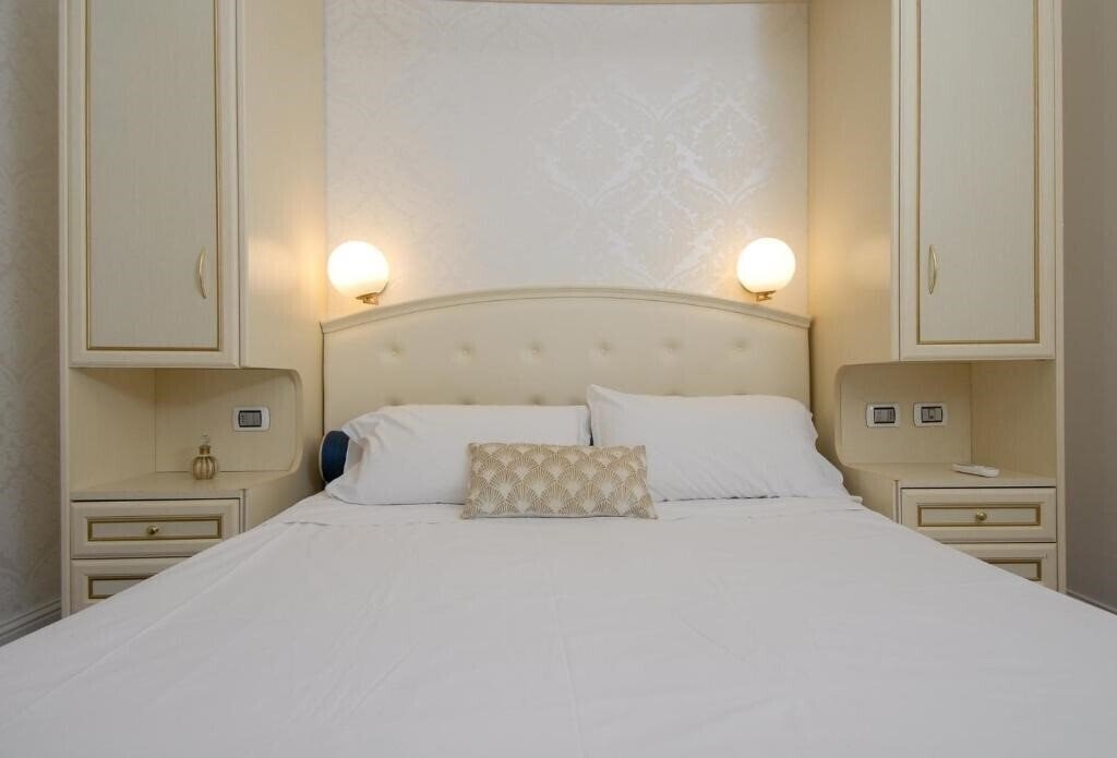 Фото Piccolo di Piazza di Spagna Suites 3*