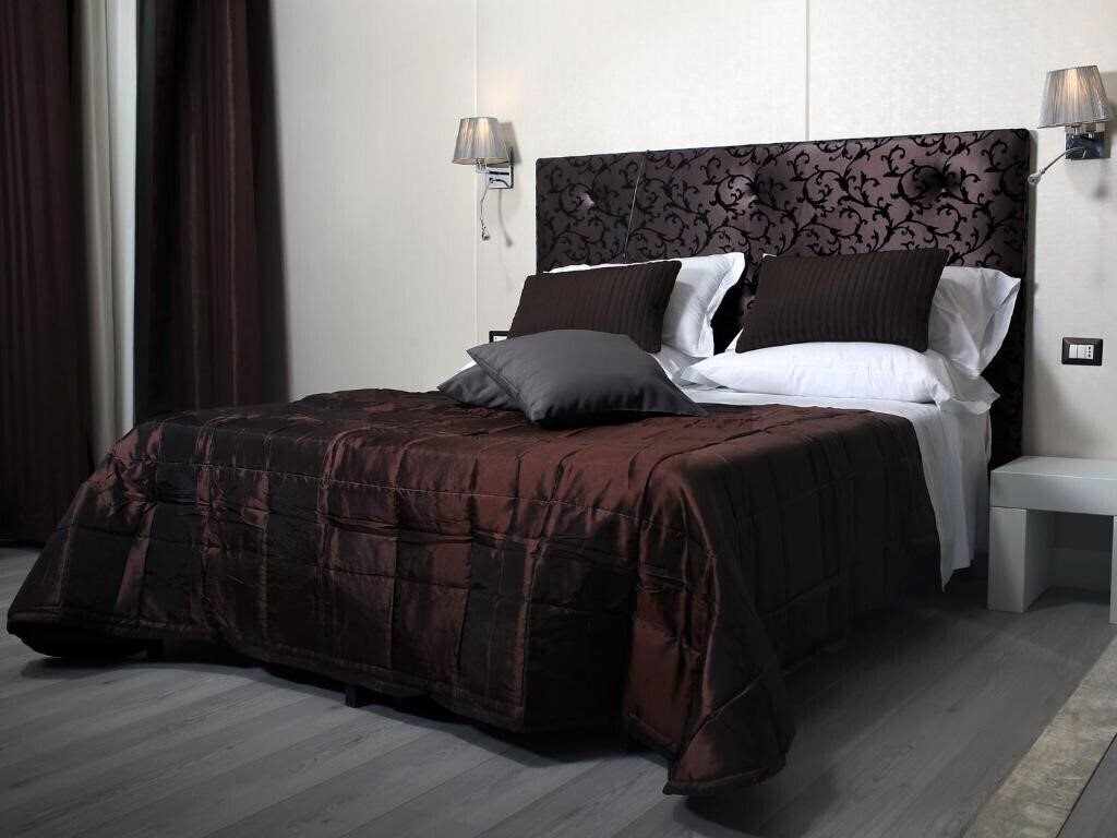 Фотографія Piccolo di Piazza di Spagna Suites 3*
