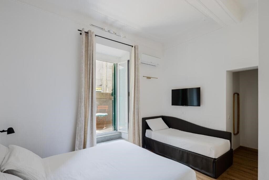 Фото Suites by Chloe 3*