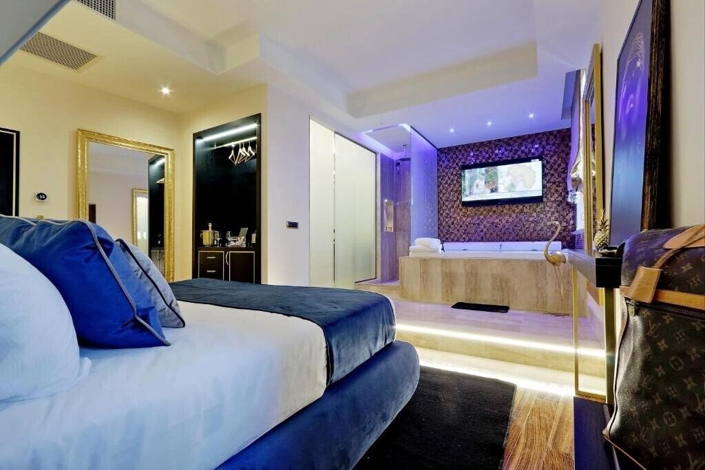 Готель Spanish Diamond Luxury Suites & Jacuzzi 3*