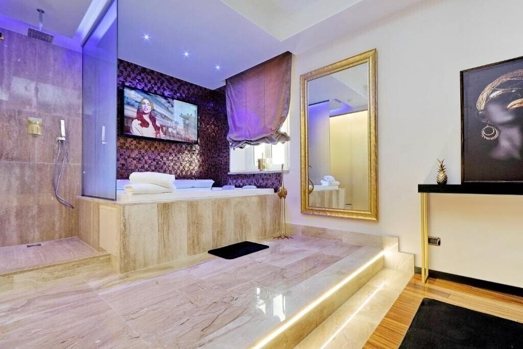 Картинка Spanish Diamond Luxury Suites & Jacuzzi 3*