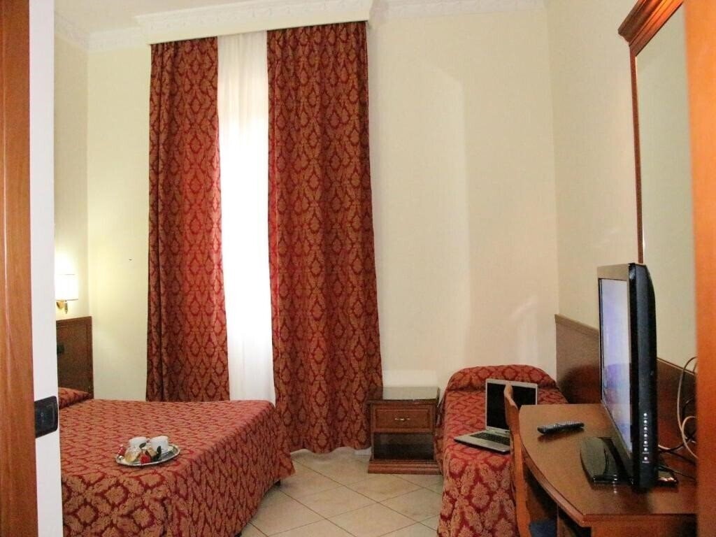 Отель Hotel Mirage & Hotel Halifax 2*