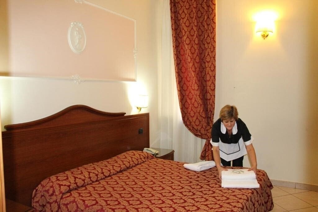 Фото Hotel Mirage & Hotel Halifax 2*