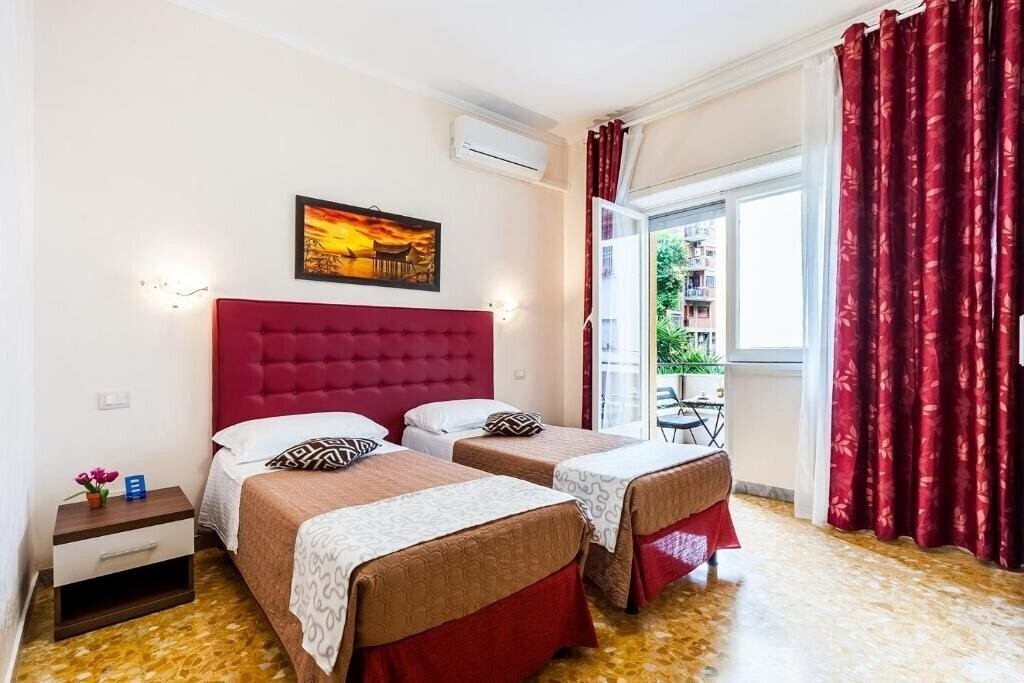 Отель Vatican Golden Rooms 3*