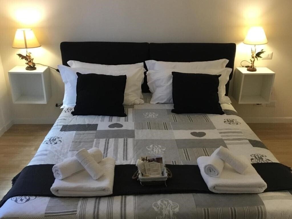 Отель Le Fate Suites 3*