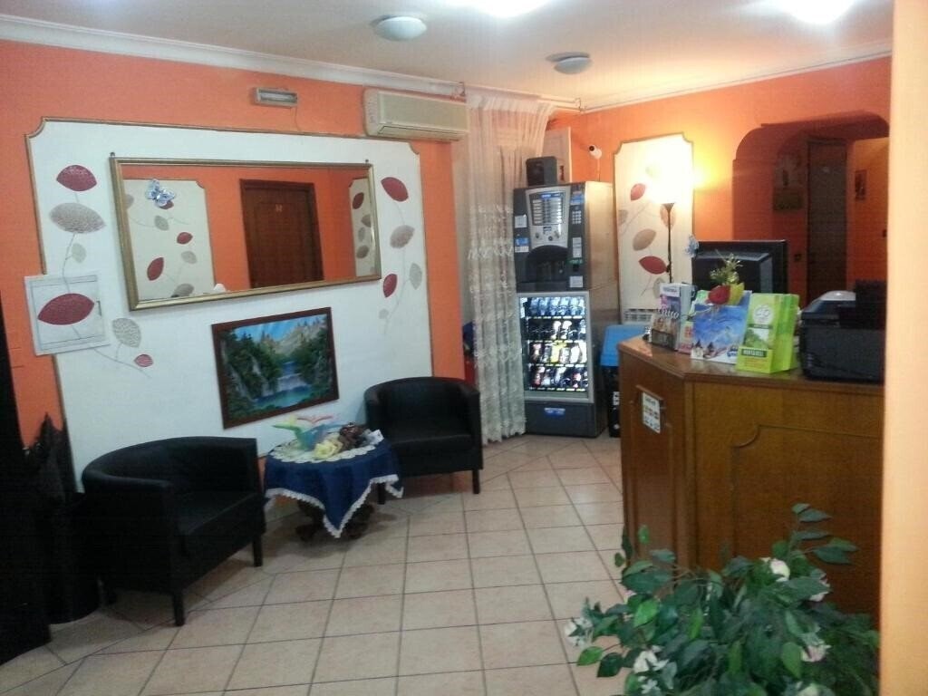Отель Roxena House 2*