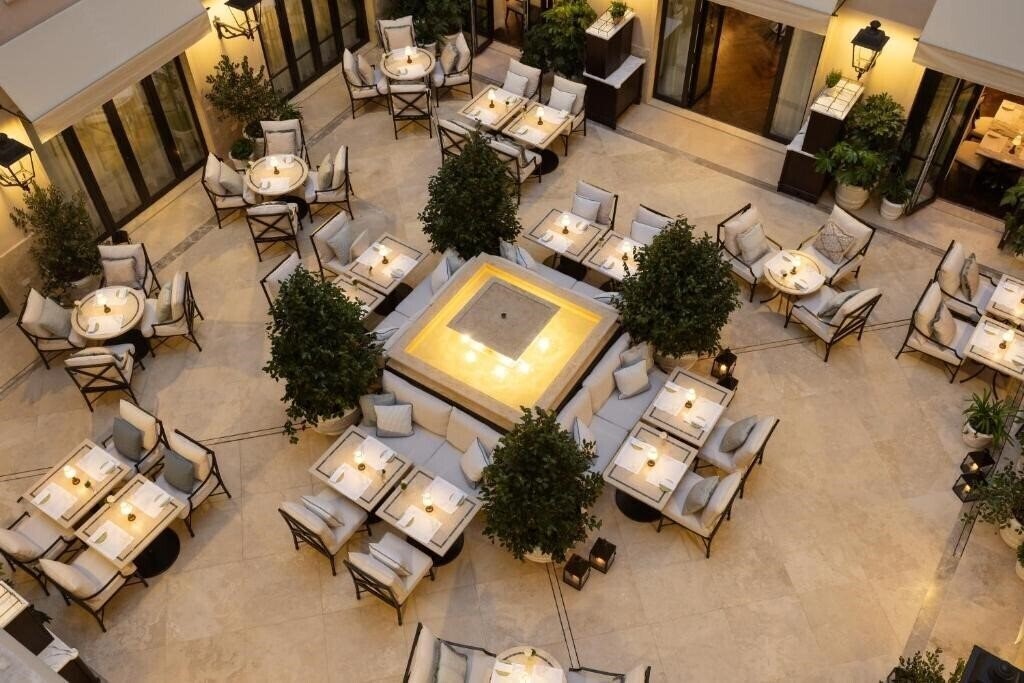 Отель Corinthia Rome 5*