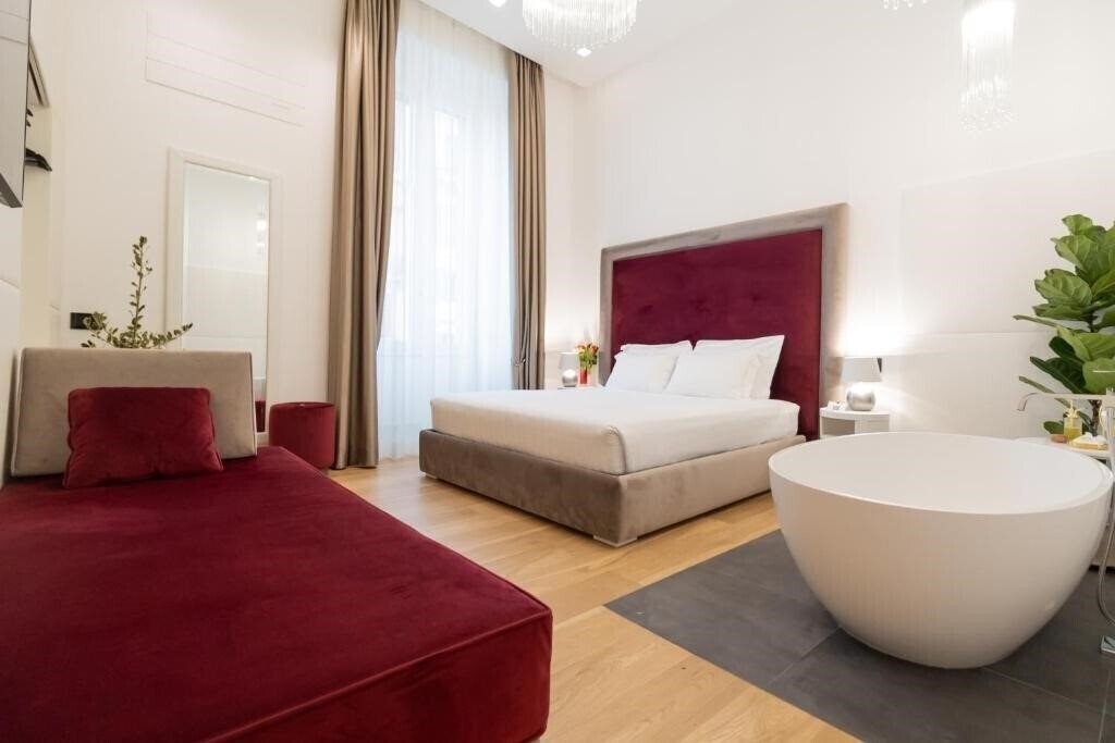Готель Domus Aurea Luxury Suites 4*