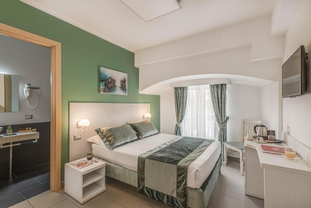 Фото Trevi Palace Hotel 3*
