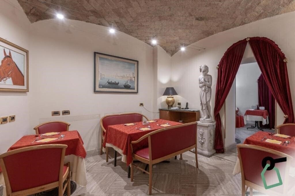 Картинка Hotiday Room Collection Roma Porta Pia 4*