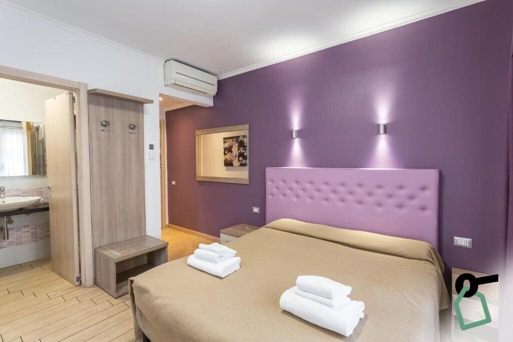 Картинка Hotiday Room Collection Roma Barberini 3*