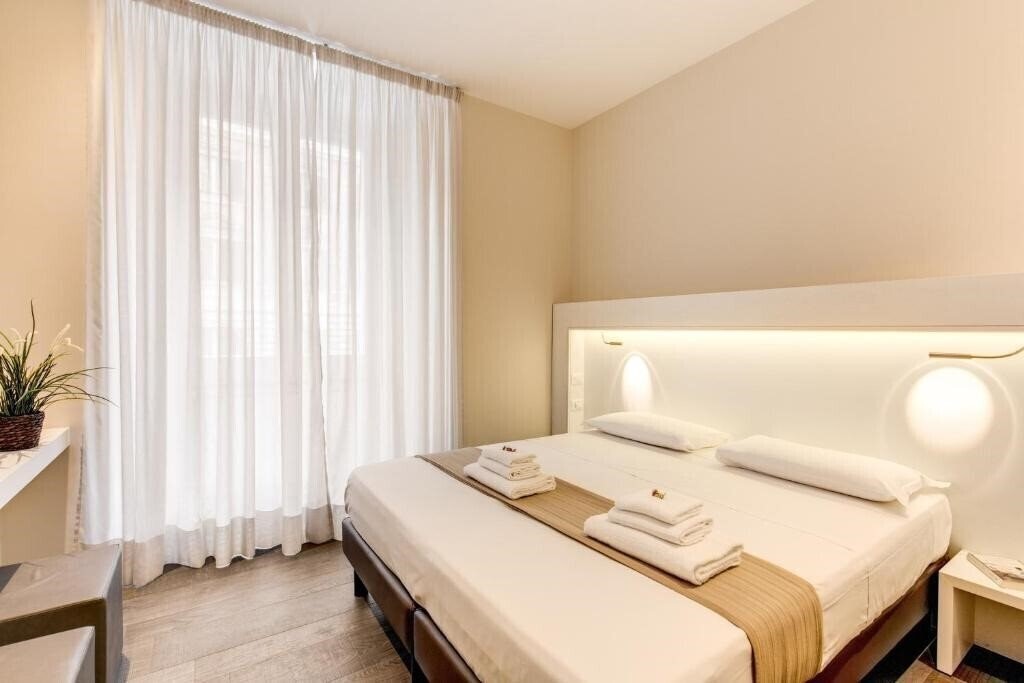 Отель Ecce Roma Suites 3*