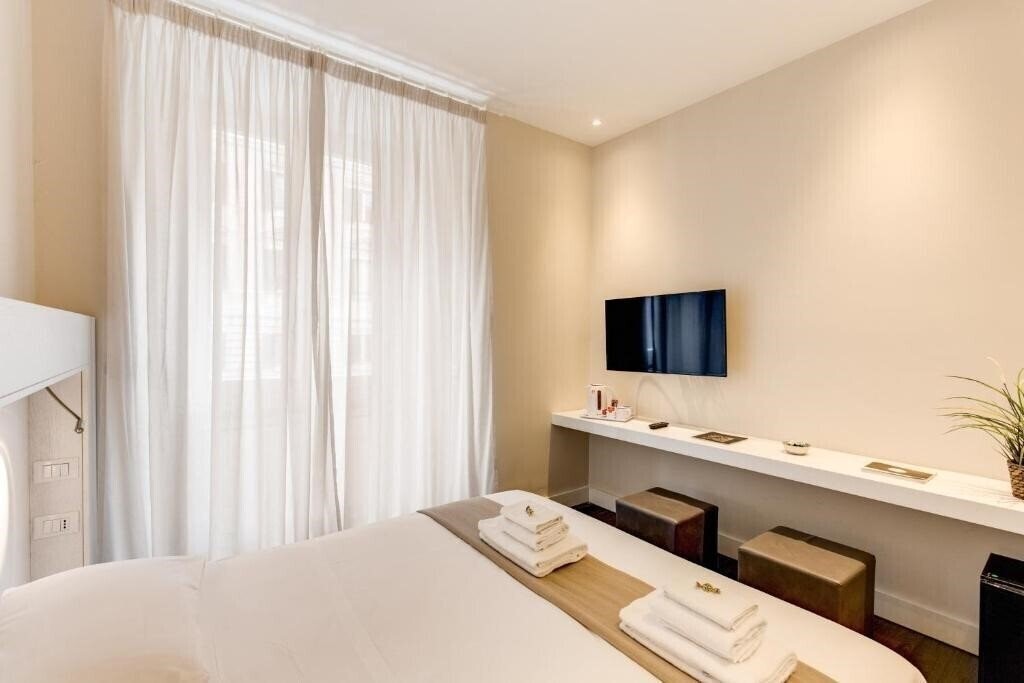 Фото Ecce Roma Suites 3*